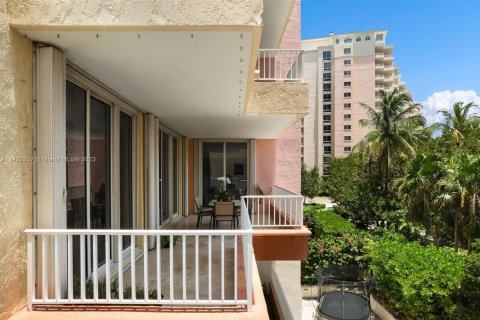Condominio en venta en Key Biscayne, Florida, 3 dormitorios, 287.35 m2 № 632840 - foto 29