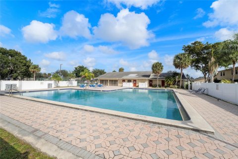 Touwnhouse à vendre à Pompano Beach, Floride: 4 chambres, 139.35 m2 № 982023 - photo 2
