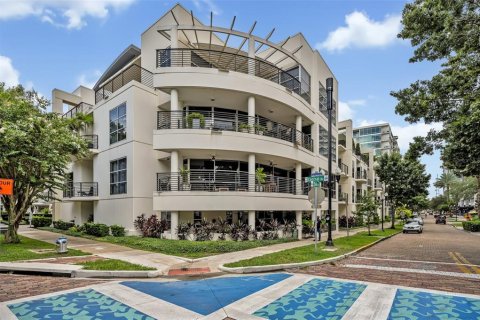 Condominio en venta en Orlando, Florida, 3 dormitorios, 345.04 m2 № 1395753 - foto 1