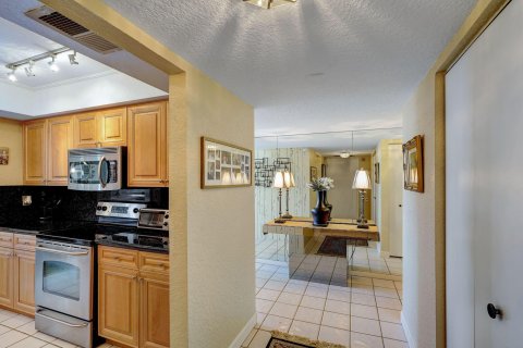 Condo in Riviera Beach, Florida, 2 bedrooms  № 1139155 - photo 25