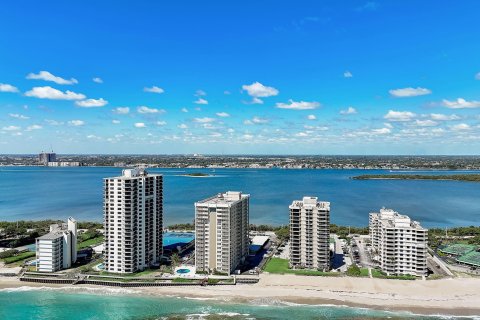 Condominio en venta en Riviera Beach, Florida, 2 dormitorios, 130.06 m2 № 1139155 - foto 1