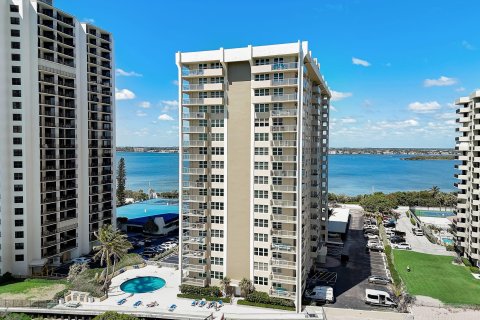 Condominio en venta en Riviera Beach, Florida, 2 dormitorios, 130.06 m2 № 1139155 - foto 7