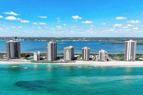 Condominio en venta en Riviera Beach, Florida, 2 dormitorios, 130.06 m2 № 1139155 - foto 2