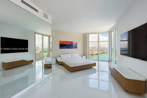 Condominio en alquiler en Miami Beach, Florida, 3 dormitorios, 399.48 m2 № 1138687 - foto 10