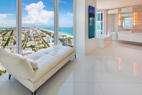 Condominio en alquiler en Miami Beach, Florida, 3 dormitorios, 399.48 m2 № 1138687 - foto 12