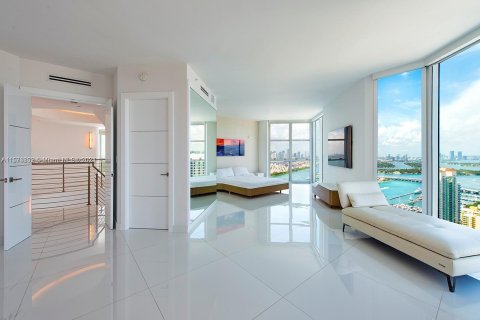 Condominio en alquiler en Miami Beach, Florida, 3 dormitorios, 399.48 m2 № 1138687 - foto 11