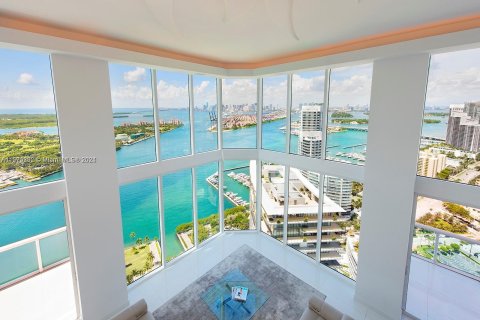Condominio en alquiler en Miami Beach, Florida, 3 dormitorios, 399.48 m2 № 1138687 - foto 18