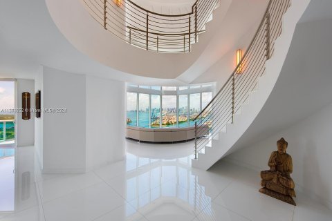 Condominio en alquiler en Miami Beach, Florida, 3 dormitorios, 399.48 m2 № 1138687 - foto 3