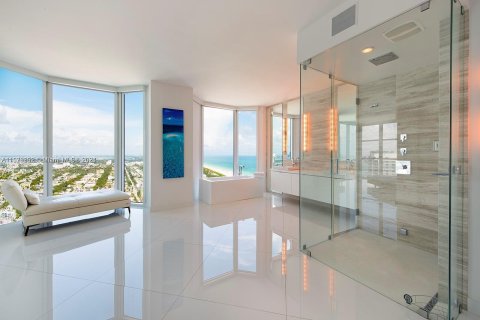 Condominio en alquiler en Miami Beach, Florida, 3 dormitorios, 399.48 m2 № 1138687 - foto 13