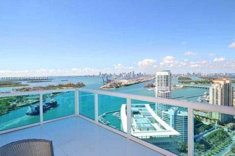Condominio en alquiler en Miami Beach, Florida, 3 dormitorios, 399.48 m2 № 1138687 - foto 23