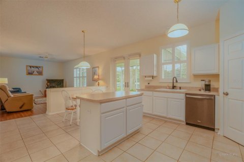 Villa ou maison à vendre à Tampa, Floride: 4 chambres, 221.11 m2 № 1400704 - photo 4