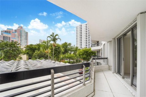 Condo in Aventura, Florida, 2 bedrooms  № 1428195 - photo 13