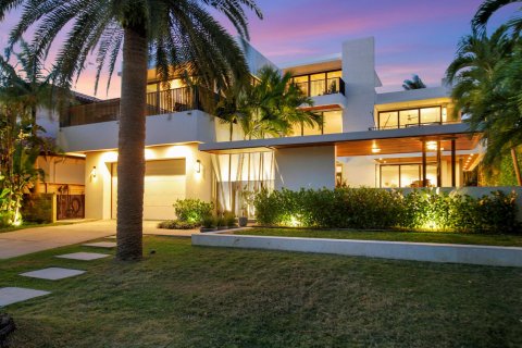 Casa en venta en Pompano Beach, Florida, 5 dormitorios, 507.15 m2 № 384442 - foto 1