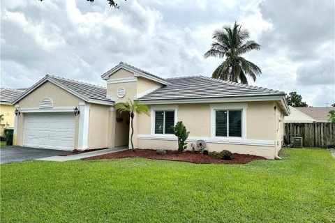 House in Miramar, Florida 3 bedrooms, 139.17 sq.m. № 1154332 - photo 22