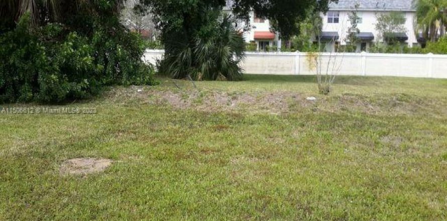 Land in Oakland Park, Florida № 923885