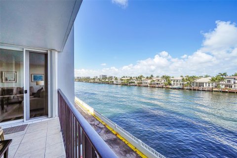 Condo in Hollywood, Florida, 1 bedroom  № 1208122 - photo 9