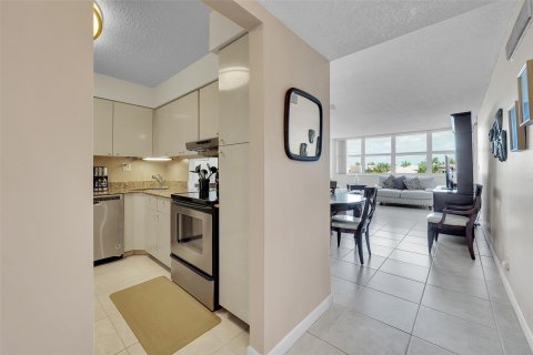 Condo in Hollywood, Florida, 1 bedroom  № 1208122 - photo 23