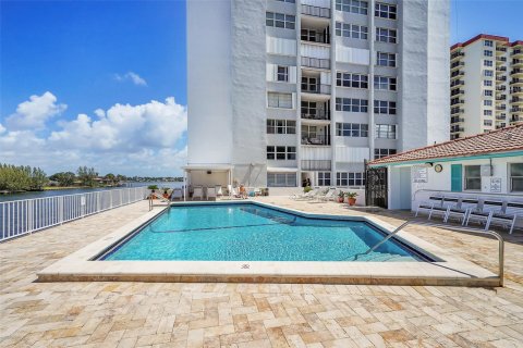 Condominio en venta en Hollywood, Florida, 1 dormitorio, 80.27 m2 № 1208122 - foto 2