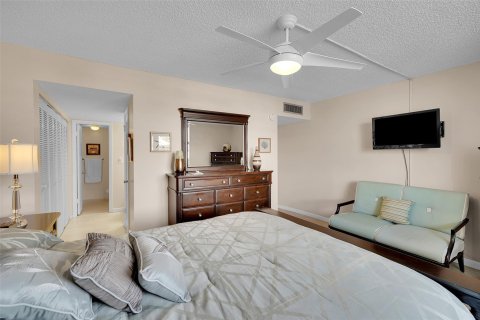 Condo in Hollywood, Florida, 1 bedroom  № 1208122 - photo 14