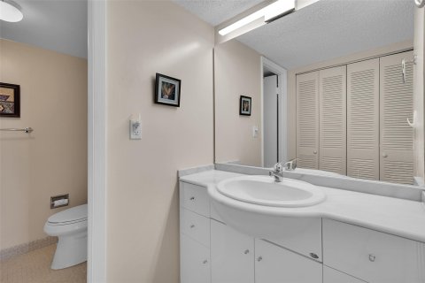 Condo in Hollywood, Florida, 1 bedroom  № 1208122 - photo 12