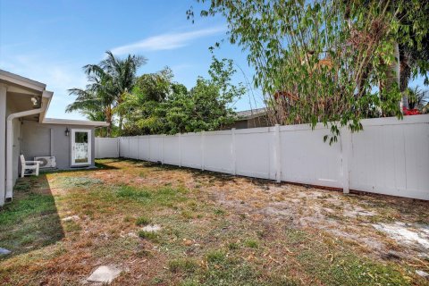 House in Dania Beach, Florida 3 bedrooms, 147.44 sq.m. № 1208161 - photo 5