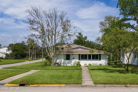 House in Saint Augustine, Florida 3 bedrooms, 228.35 sq.m. № 774883 - photo 2