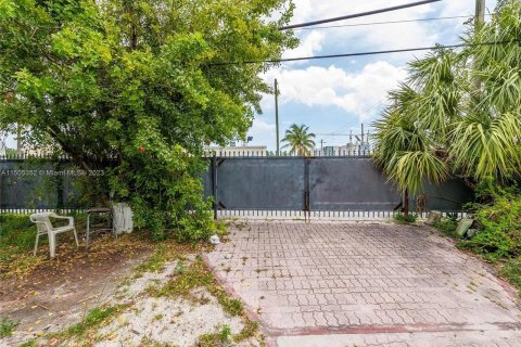 Commercial property in Dania Beach, Florida № 919334 - photo 6