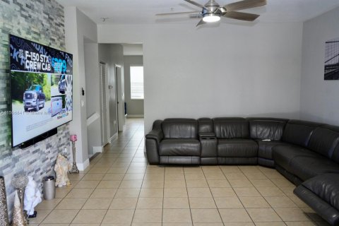 Adosado en venta en Miramar, Florida, 3 dormitorios, 185.8 m2 № 925103 - foto 7