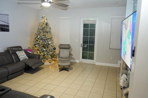 Touwnhouse à vendre à Miramar, Floride: 3 chambres, 185.8 m2 № 925103 - photo 8