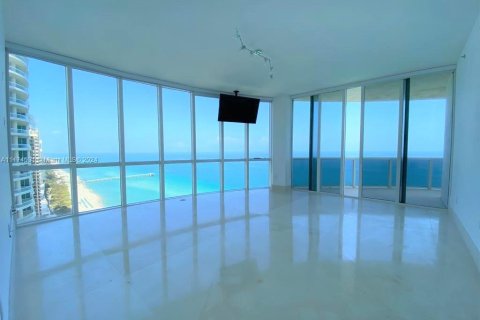 Condo in Sunny Isles Beach, Florida, 3 bedrooms  № 1171493 - photo 9