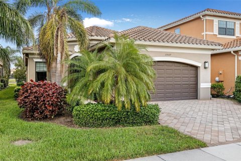 Villa ou maison à vendre à Fort Myers, Floride: 3 chambres, 208.29 m2 № 844377 - photo 2
