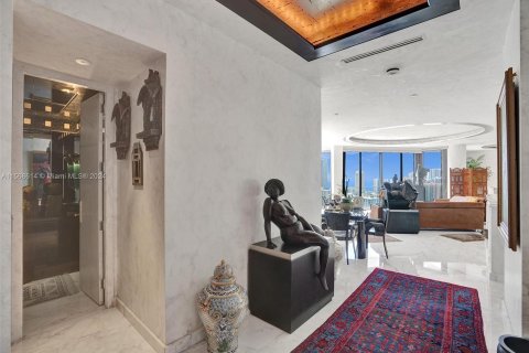 Condo in Aventura, Florida, 5 bedrooms  № 1127381 - photo 2