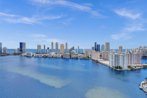 Condominio en venta en Aventura, Florida, 5 dormitorios, 442.21 m2 № 1127381 - foto 17