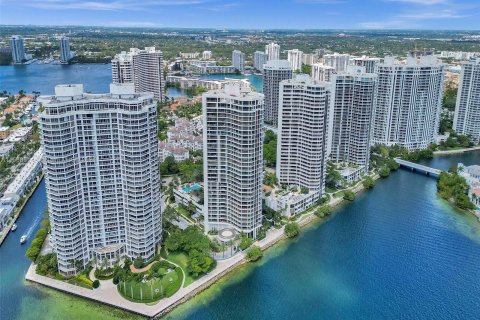 Copropriété à vendre à Aventura, Floride: 5 chambres, 442.21 m2 № 1127381 - photo 14