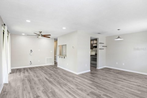 Condo in Oldsmar, Florida, 2 bedrooms  № 1340134 - photo 9