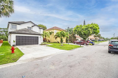 House in Lake Worth, Florida 4 bedrooms, 190.45 sq.m. № 1080797 - photo 23