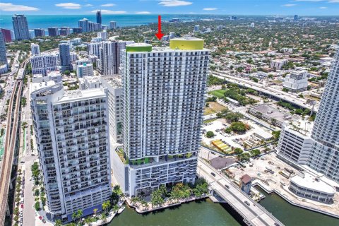 Condominio en venta en Miami, Florida, 1 dormitorio, 72.74 m2 № 1186735 - foto 2