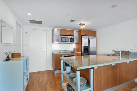 Condo in Miami, Florida, 1 bedroom  № 1186735 - photo 11