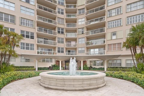 Condominio en alquiler en West Palm Beach, Florida, 2 dormitorios, 105.26 m2 № 940914 - foto 2