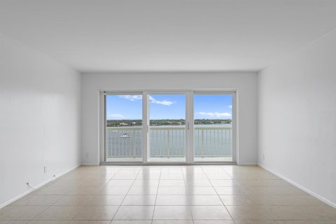 Condominio en alquiler en West Palm Beach, Florida, 2 dormitorios, 105.26 m2 № 940914 - foto 12