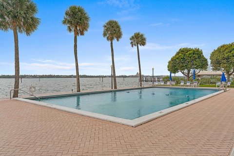 Condo in West Palm Beach, Florida, 2 bedrooms  № 940914 - photo 1