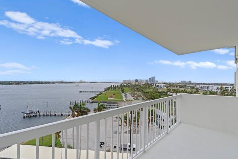 Condo in West Palm Beach, Florida, 2 bedrooms  № 940914 - photo 14