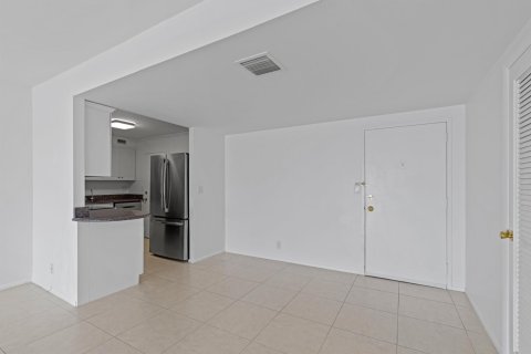 Copropriété à louer à West Palm Beach, Floride: 2 chambres, 105.26 m2 № 940914 - photo 10