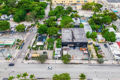 Propiedad comercial en venta en Miami, Florida № 926994 - foto 2