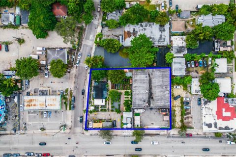 Propiedad comercial en venta en Miami, Florida № 926994 - foto 4