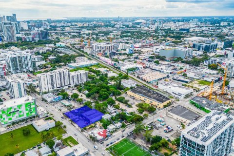 Propiedad comercial en venta en Miami, Florida № 926994 - foto 9