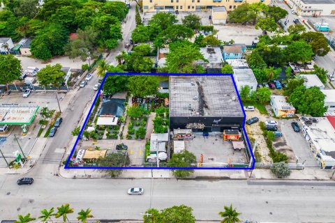 Propiedad comercial en venta en Miami, Florida № 926994 - foto 3