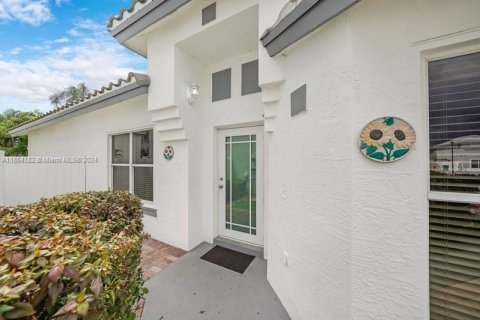 Villa ou maison à vendre à Miami Gardens, Floride: 4 chambres, 153.47 m2 № 1348605 - photo 2