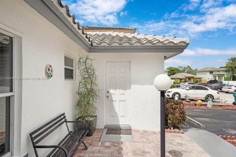 Villa ou maison à vendre à Miami Gardens, Floride: 4 chambres, 153.47 m2 № 1348605 - photo 3