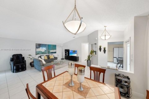 Villa ou maison à vendre à Miami Gardens, Floride: 4 chambres, 153.47 m2 № 1348605 - photo 9